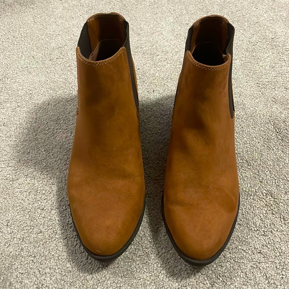 Expression ankle boots. Lightly worn. Size: US 9 - Picture 1 of 8